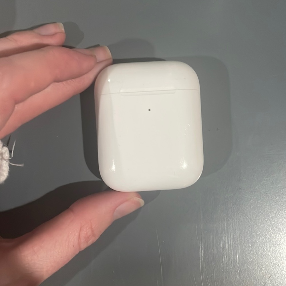 Apple AirPods (second gen)